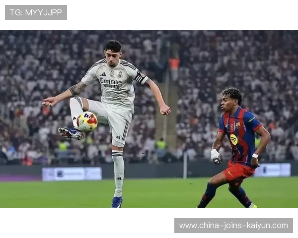 皇马以整体轮换维持攻势,边路推进持续施压